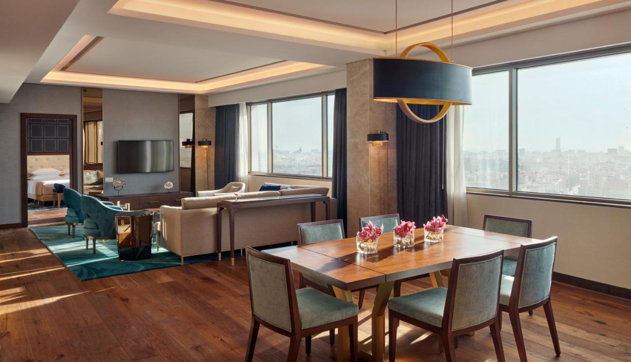 Grand Hyatt Al Khobar Hotel And Residences Εξωτερικό φωτογραφία A suite at the hotel